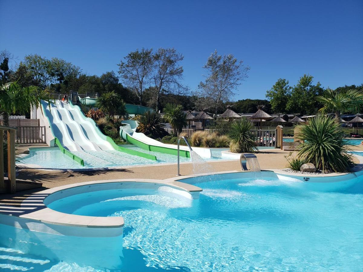 Mobil-home Confortable Et Bien Equipe Avec Piscines Et La A Pied Campingplatz *